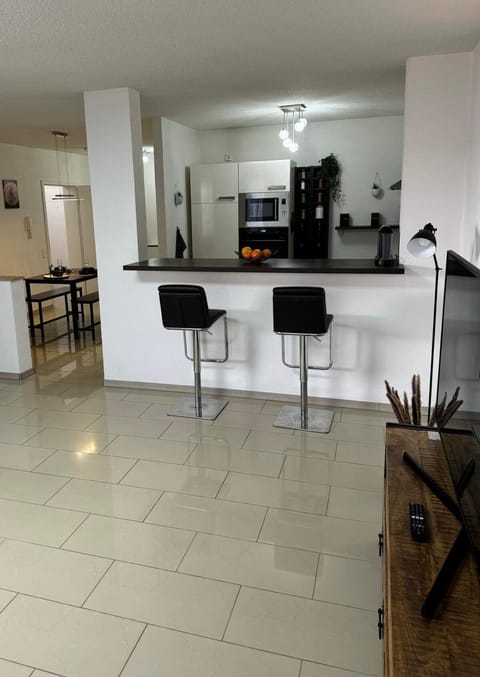 C&V 3 Personen 2 Zimmer WLAN SmartTV Boxspringbett Apartment in Kaiserslautern