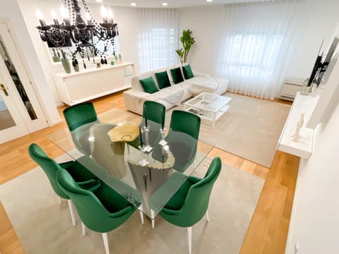 TV and multimedia, Living room, Seating area, Dining area, Dinner