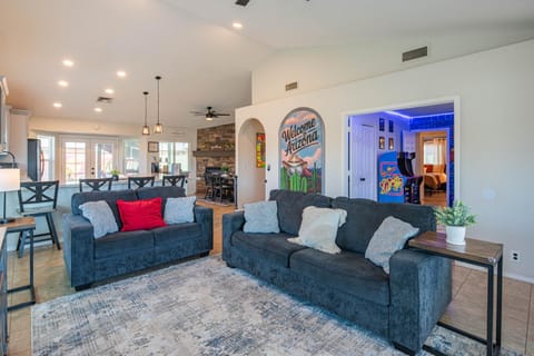 Living room, Seating area