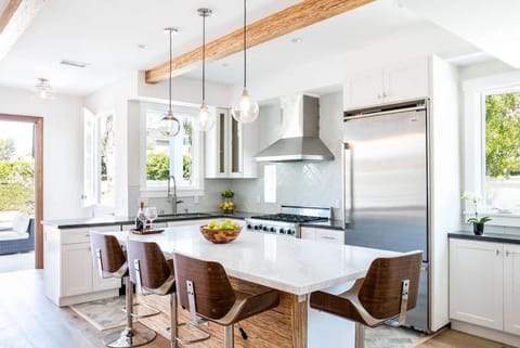 A True Vacation Masterpiece House in Corona Del Mar