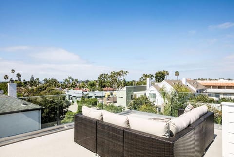 A True Vacation Masterpiece House in Corona Del Mar