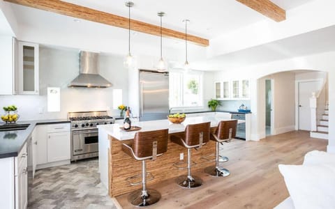 A True Vacation Masterpiece House in Corona Del Mar