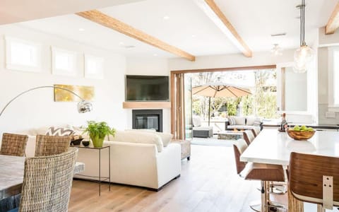 A True Vacation Masterpiece House in Corona Del Mar