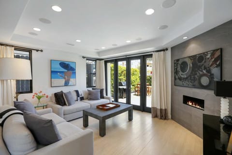 Poinsettia Palms - Chic & Luxe Patio Near Beach House in Corona Del Mar