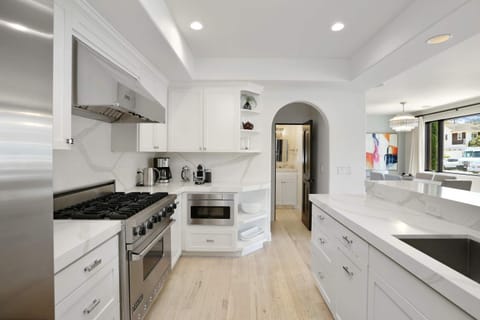 Poinsettia Palms - Chic & Luxe Patio Near Beach House in Corona Del Mar