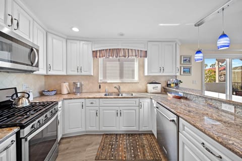 Ruby Villa B - Upper Unit for 6 House in Balboa Island