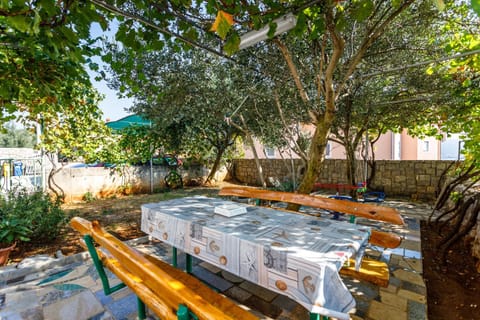 Location, children, Family
