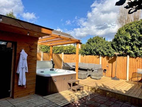 Garden, Hot Tub, Sauna