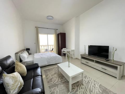 Communal lounge/ TV room, TV and multimedia, Living room, Seating area, Bedroom
