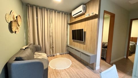 Living room, Seating area, air conditioner