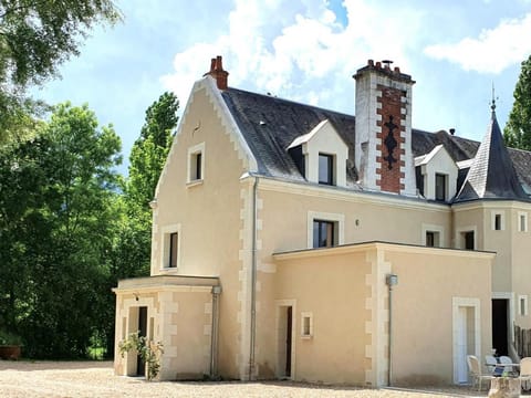 Le Moulin de Ronsard : Demeure spacieuse, jardin et vue sur le Loir - 8 personnes - FR-1-491-459 House in Centre-Val de Loire