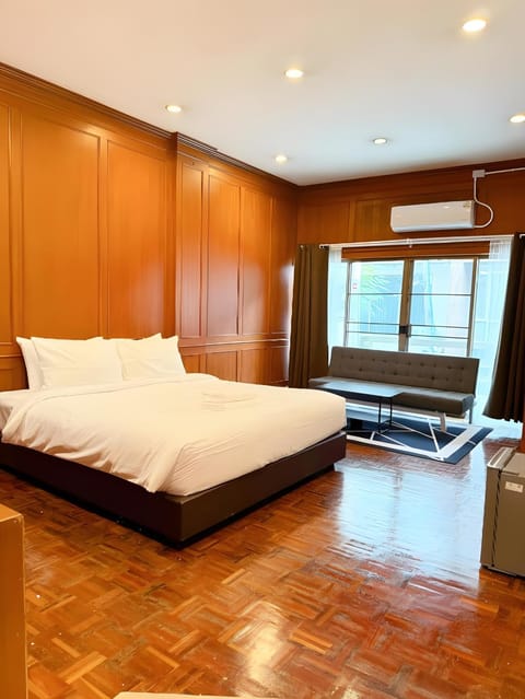 Bed, Photo of the whole room, Bedroom, air conditioner