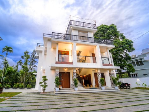Property building, Day