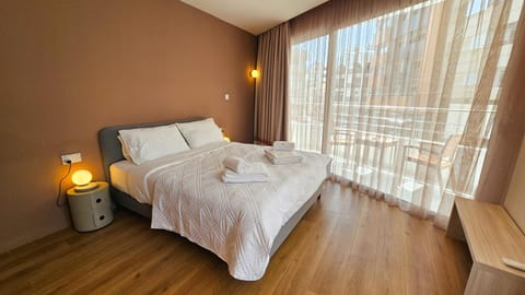 Bed, Balcony/Terrace, Bedroom, towels