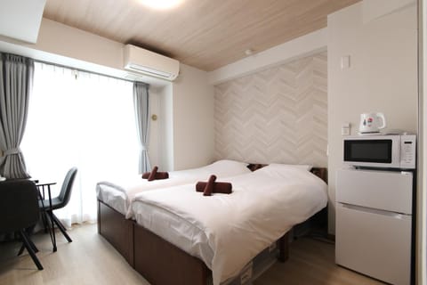 Bed, TV and multimedia, Bedroom