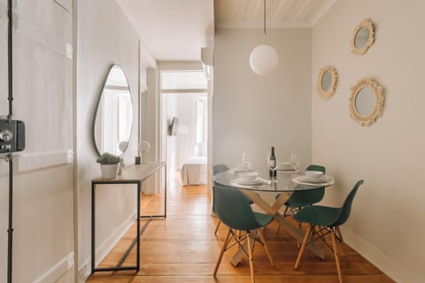 Seating area, Dining area