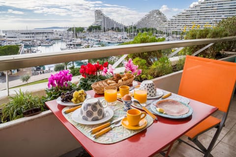 Day, Natural landscape, View (from property/room), Balcony/Terrace, Food and drinks, Dining area, Food, Sea view, Breakfast, Continental breakfast, Drinks