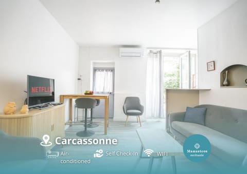 TV and multimedia, Living room, Seating area, Dining area, air conditioner