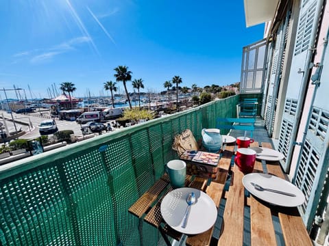 Day, Natural landscape, View (from property/room), Balcony/Terrace, Dining area, Sea view