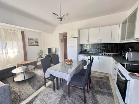 Kitchen or kitchenette, Living room, Seating area