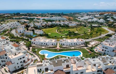 Property building, Nearby landmark, Day, Neighbourhood, Natural landscape, Bird's eye view, Pool view, Sea view, Swimming pool
