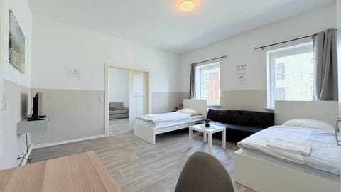 Bed, TV and multimedia, Photo of the whole room, Evening entertainment, Bedroom