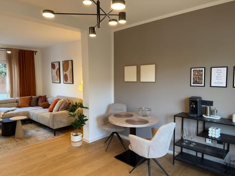 Coffee/tea facilities, Living room, Dining area