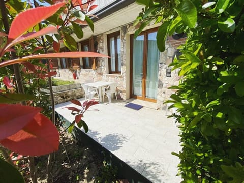 Property building, Patio, Balcony/Terrace