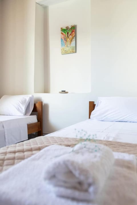 Bed, Photo of the whole room, towels