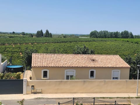 VILLA avec piscine clim jolie vue Camargue Villa in Provence-Alpes-Côte d'Azur