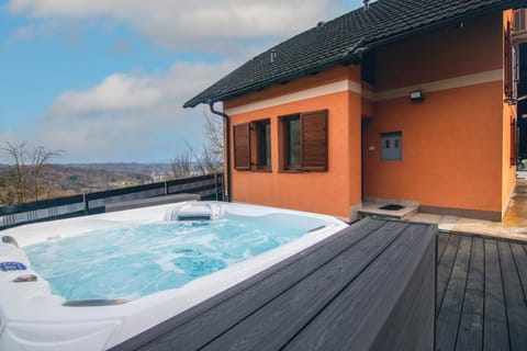 Property building, Hot Tub