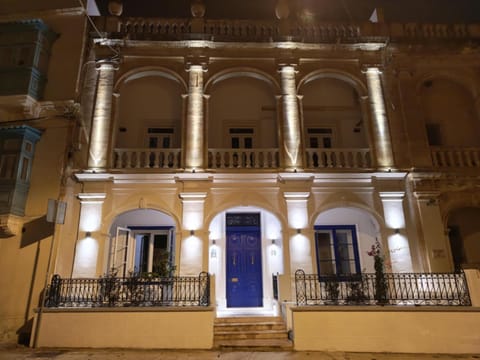 Property building, Facade/entrance, Night