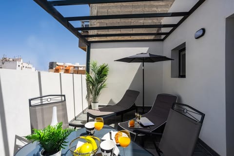 View (from property/room), Balcony/Terrace, sunbed