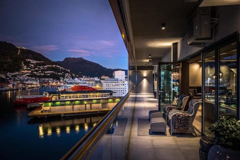 Night, Living room