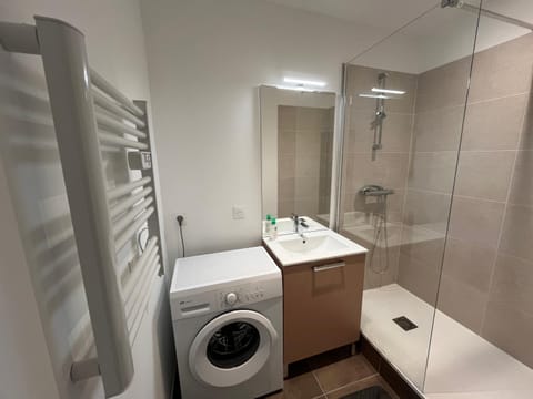 Shower, Bathroom, towels, washing machine, dryer