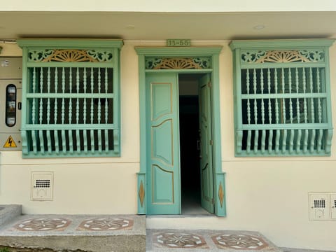 Facade/entrance