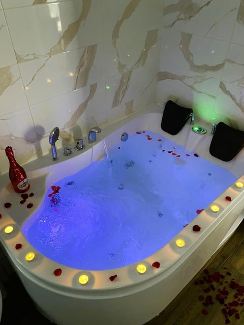 Hot Tub, Bath
