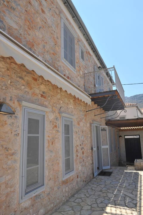 Property building, Day