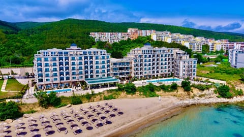 Property building, Day, Beach, Pool view, Swimming pool, sunbed
