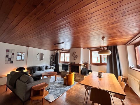 Living room, fireplace, fireplace