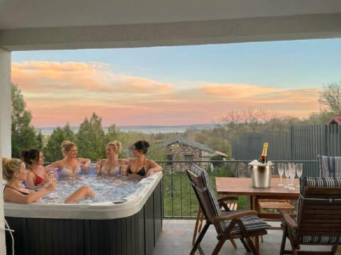 Hot Tub, Swimming pool