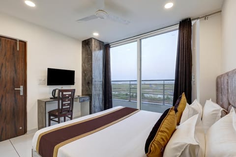 TV and multimedia, Photo of the whole room, Bedroom, air conditioner