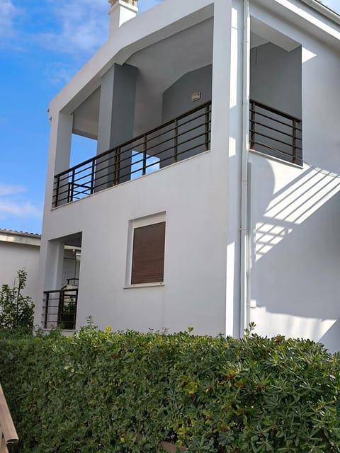 Polychrono Waves House in Halkidiki