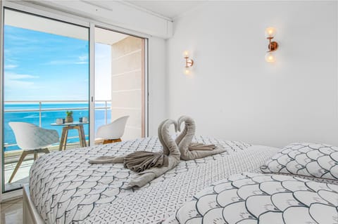 Bed, Natural landscape, Photo of the whole room, Bedroom, Sea view, towels
