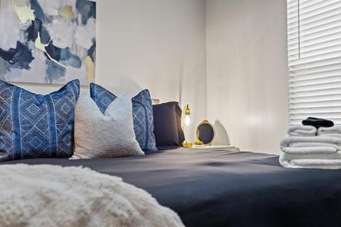 The Luxe Hot Tub Playground 12 Min to Horse Park House in Georgetown