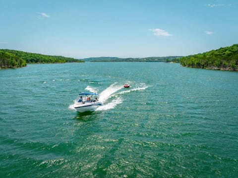 Neighbourhood, Natural landscape, Activities, Lake view