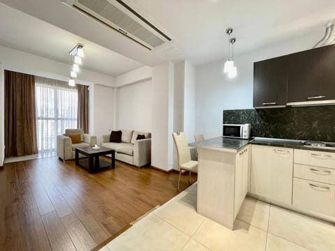 TV and multimedia, Kitchen or kitchenette, Living room, Seating area