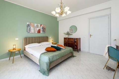 Bed, Photo of the whole room, wardrobe
