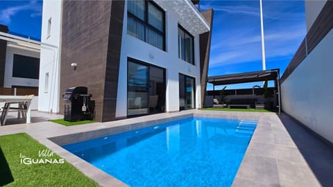 Property building, Pool view, Swimming pool, sunbed
