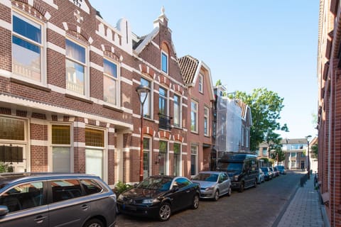 Neighbourhood, Street view